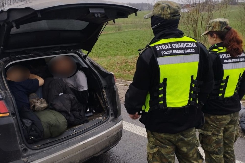 🇦🇫🇱🇹🇵🇱🇸🇴Polska: Sejny. Straż Graniczna zatrzymała dwóch kurierów, migrantów wytropiono z drona