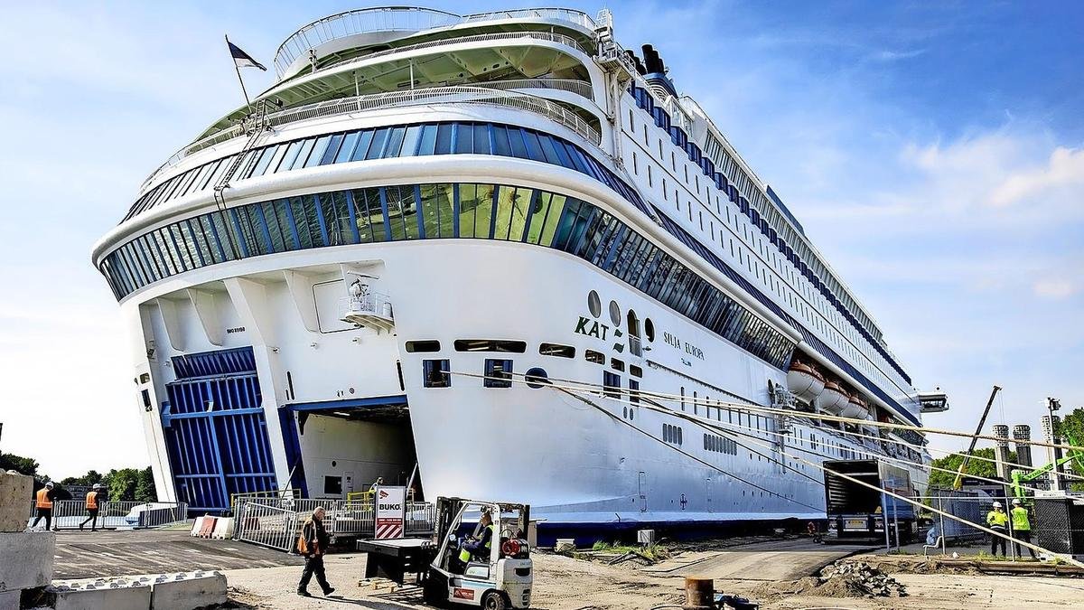 Rotterdam: statek Silja dla azylantow