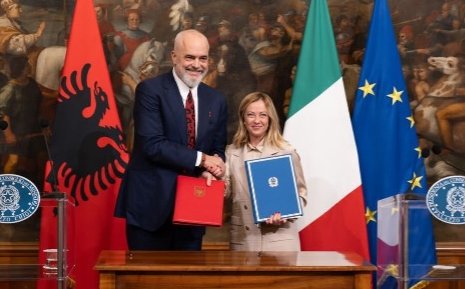 🇦🇱🇮🇹Albania, Włochy: Minister Hoxha zapowiedział koniec umowy o ośrodkach dla migrantów, premier Rama zdementował