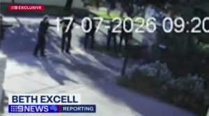 Australia: Adelajda. Mężczyzna obezwładniony przez policję po rozbrojeniu napastnika z nożem