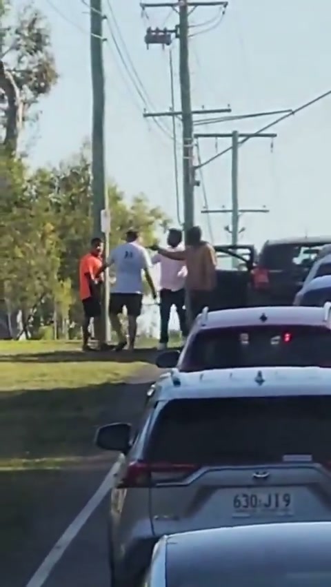 🇦🇺Australia: Brisbane. Uchodźca z Konga zaatakował maczetą kierowcę ciężarówki, który go filmował