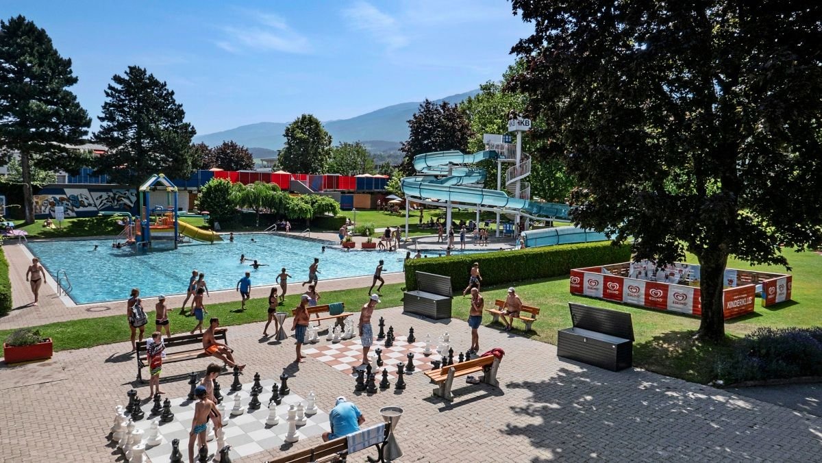 🇦🇹Austria: Innsbruck. Afgańczyk zagroził nożem ochronie basenu po wyproszeniu Somalijczyka i Kameruńczyka