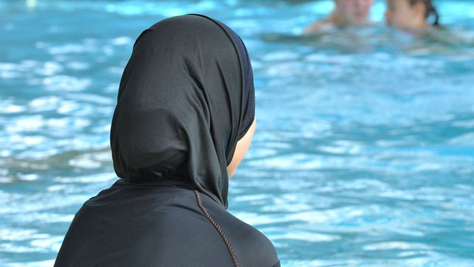 🇦🇹Austria: St. Johann im Pongau. Sąd uznaje zakaz burkini w hotelowym basenie za dyskryminację