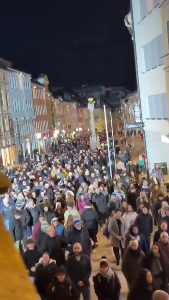 🇦🇹Austria: Villach. Tysiące ludzi na marszu pamięci zamordowanego 14-letniego Alexa