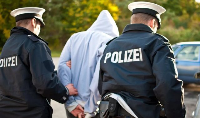 Austria: Wiedeń. Dwaj uczestnicy kursu językowego wyciągnęli noże, 17-letni Syryjczyk zatrzymany