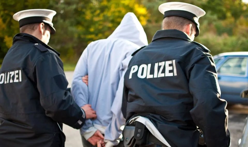 Austria: Wiedeń. Dwaj uczestnicy kursu językowego wyciągnęli noże, 17-letni Syryjczyk zatrzymany