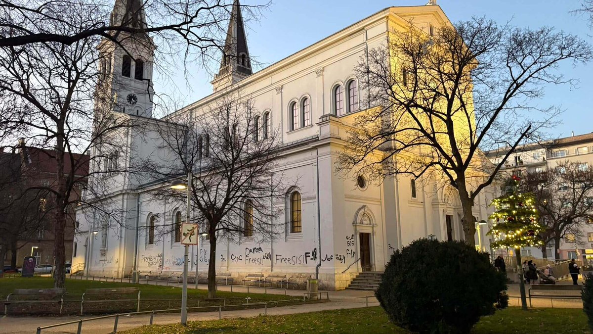 🇦🇹Austria: Wiedeń. Kościół w Favoriten pomazany arabskimi napisami