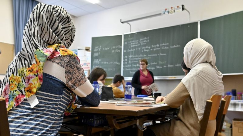 Austria: Wiedeń. Związek nauczycieli alarmuje o odmowie podania ręki