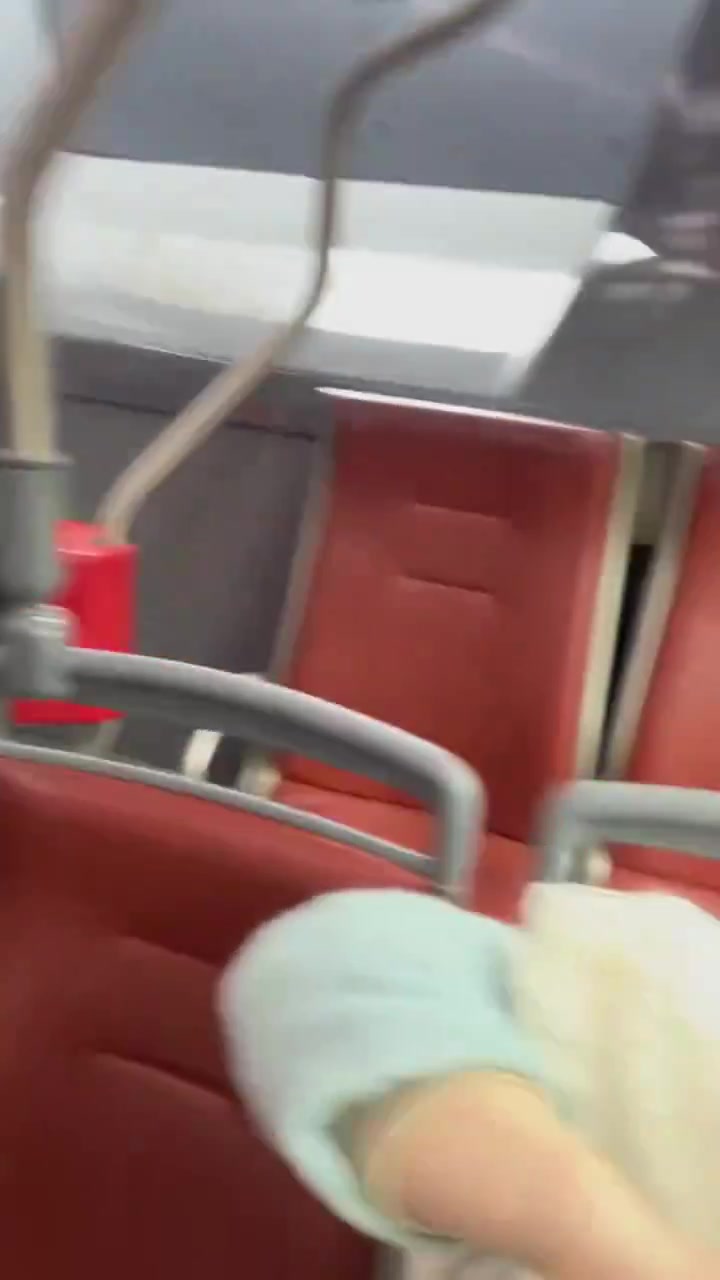 🇧🇪Belgia: Bruksela (Schaerbeek). Dwaj mężczyźni zaatakowali w autobusie geja i transpłciową kobietę
