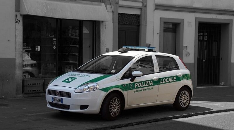 🇮🇹Włochy: Brescia. Przedsiębiorca odzyskał od napastnika skradzioną torbę i pobił go