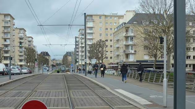 🇫🇷Francja: Caen. Afgańczyk ścigał z nożem rodzinę z 3-letnią córką