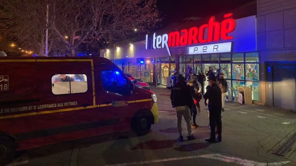 🇫🇷Francja: Apt. Mehdi B. zaatakował nożem klienta supermarketu, krzycząc „Allah Akbar”