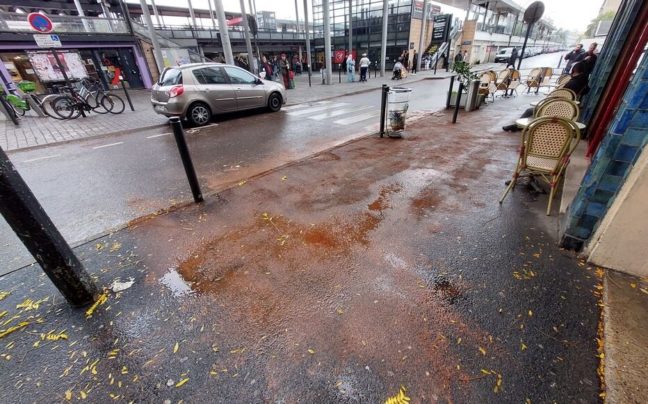 Francja: Argenteuil. Nielegalny sprzedawca papierosów ranny nożem w kolejnej bój