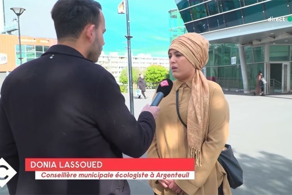 🇫🇷Francja: Argenteuil. Radna Zielonych ukarana stażem obywatelskim za znieważenie policji