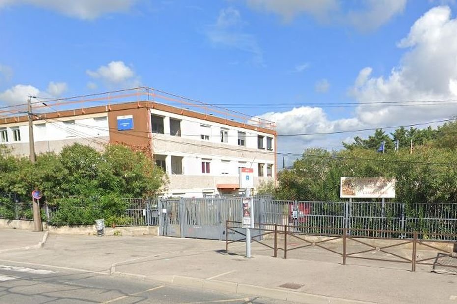 Francja: Aubagne. 15-latek pchnął nożem kolegę w liceum
