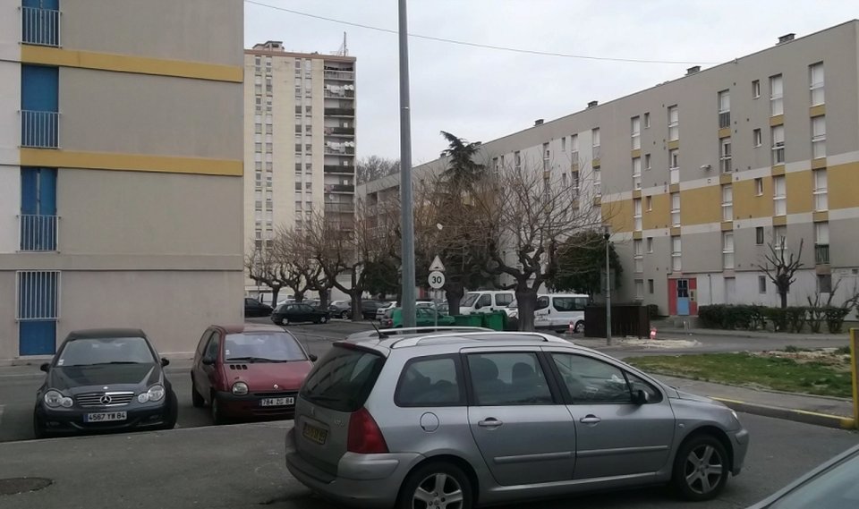 Francja: Awinion. Diler objęty zakazem powrotu do Francji zatrzymany na osiedlu Saint-Jean