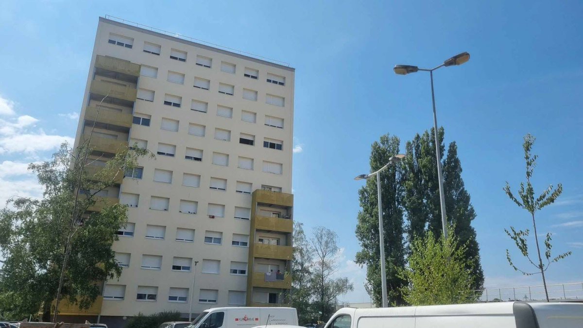 🇫🇷Francja: Besançon. Nastolatek z Mali zabił mężczyznę nożem w sporze o krzesło