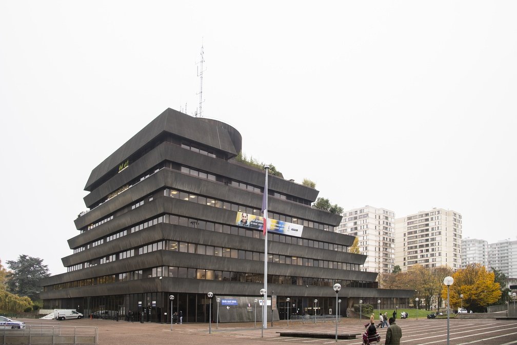 🇫🇷Francja: Bobigny. Urzędnicy podejrzani o handel kartami pobytu i poufnymi danymi