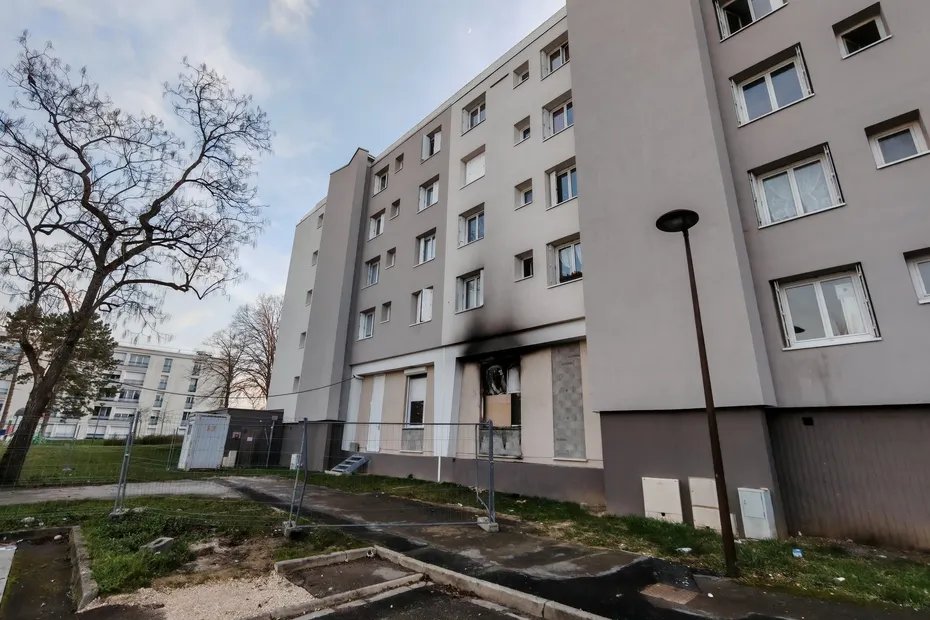 🇫🇷Francja: Bourges. Podpalono powstający posterunek policji i ostrzelano patrol BAC