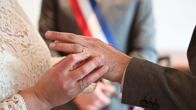 Francja: Chessy. Burmistrz zrezygnował po sporze o ślub nielegalnego imigranta