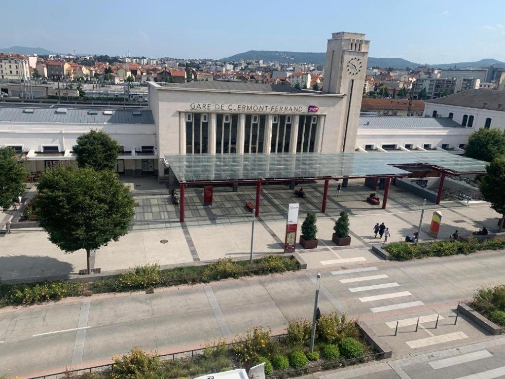 Francja: Clermont-Ferrand. Śmiertelne dźgnięcie przy dworcu podczas bójki