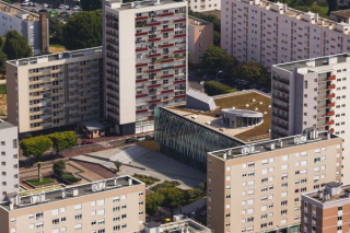 Francja: Créteil. Młody mężczyzna zabity w bójce rywalizujących grup, 11 osób w