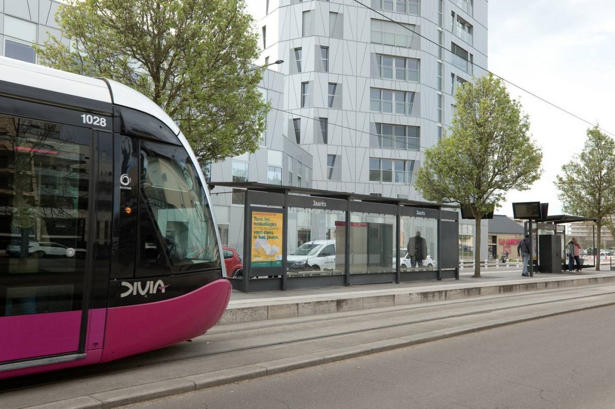 🇫🇷Francja: Dijon. Młoda kobieta brutalnie zaatakowana na przystanku tramwajowym