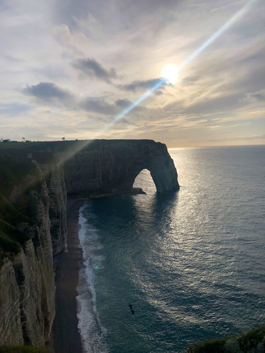 Francja: Étretat. Relacja z wizyty w popularnym turystycznie miasteczku