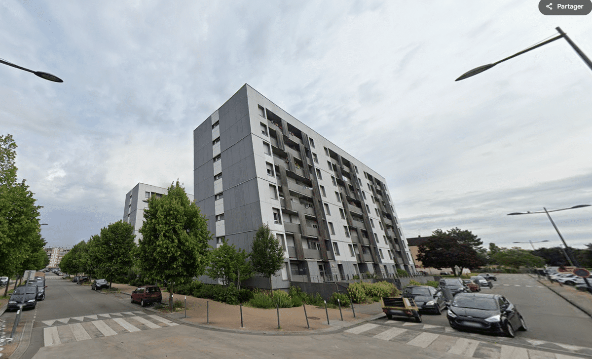 Francja: Évreux. 14-latek zabity nożem, podejrzany 16-latek zgłosił się na policję