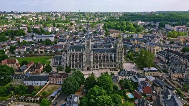 🇫🇷Francja: Évreux. 23-letni Gwinejczyk zgwałcił 17-latkę z placówki opiekuńczej