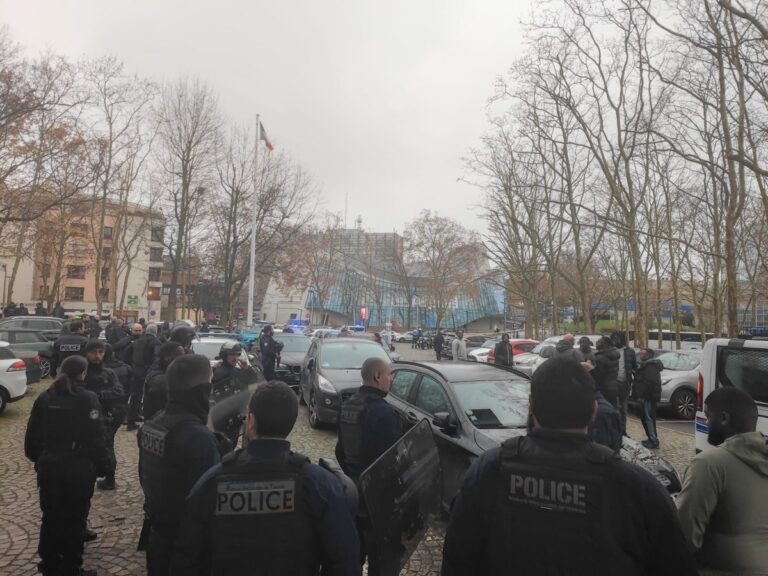 Francja: Évry. Bójka w sądzie przerwała proces o zabójstwo z 2021 r.