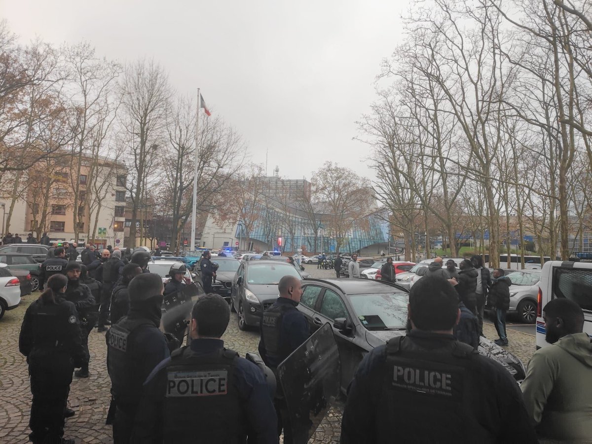 🇫🇷Francja: Évry. Bójka w sądzie przerwała proces o zabójstwo z 2021 r.