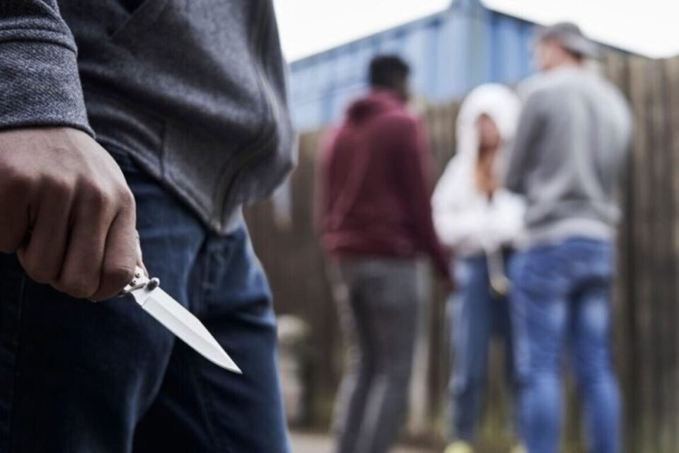 🇫🇷Francja: Fougères. Migrant z Wybrzeża Kości Słoniowej groził nożem, żądając 20 euro