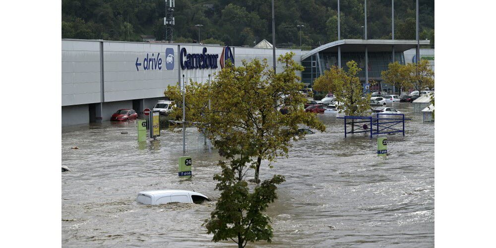 Francja: Givors. Szabrownicy okradali sklep podczas powodzi