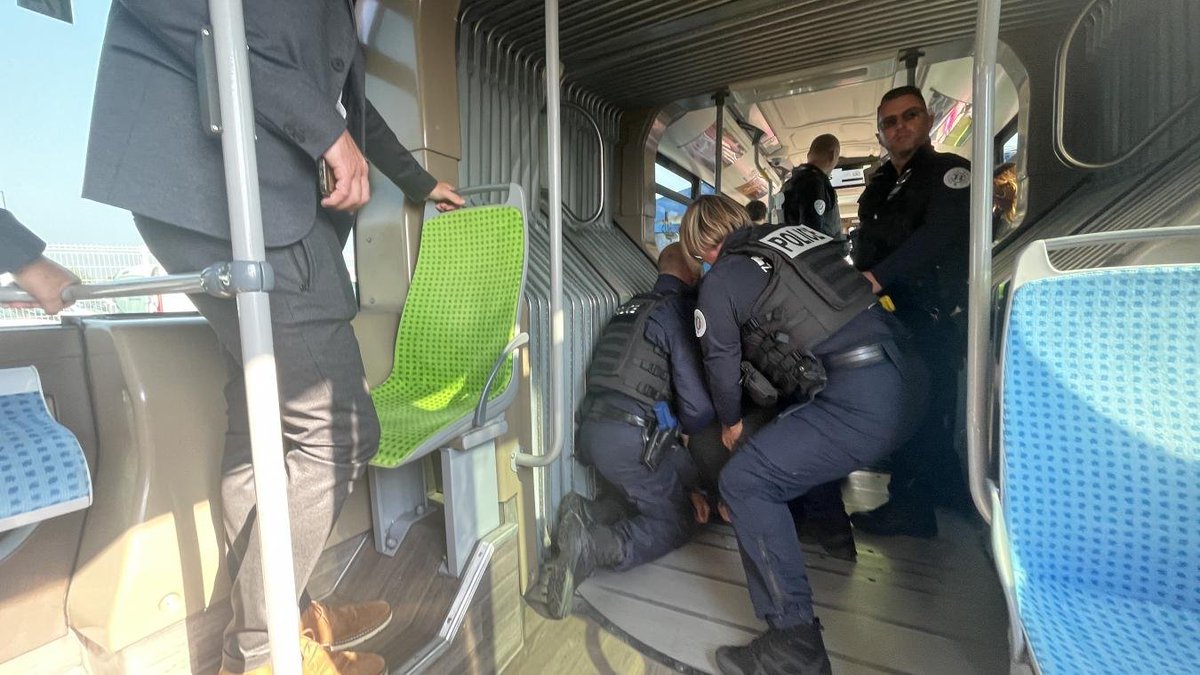 Francja: Gravelines. Nielegalni imigranci przeciążają linię autobusową uczniów