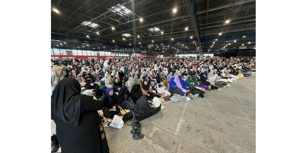 Francja: Grenoble. 35 tysięcy osób na Id al-Fitr, wśród nich kobiety w zakazanych nikabach