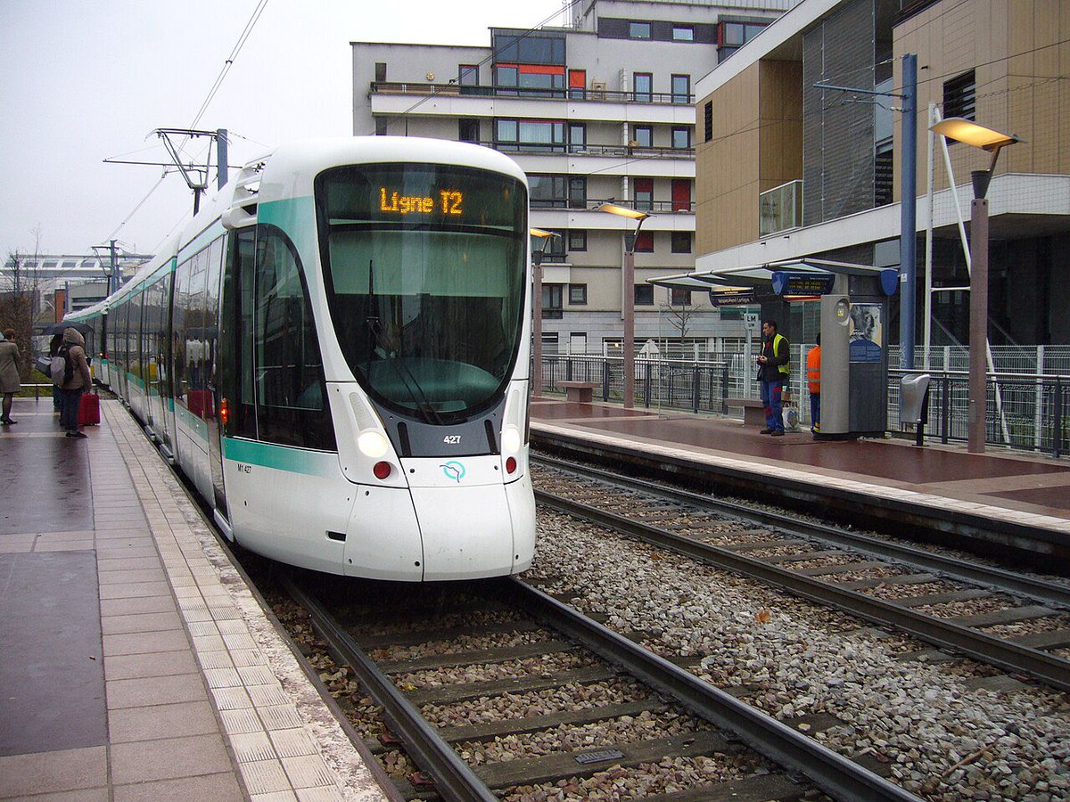 🇫🇷Francja: Issy-les-Moulineaux. Kobieta ugodzona nożem podczas próby kradzieży torebki