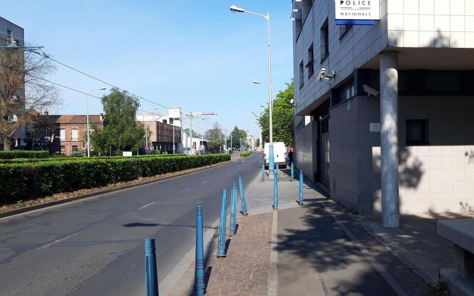 Francja: La Courneuve. 18-latka uciekła od alfonsa na czerwonym świetle, schroniła się na komisariacie