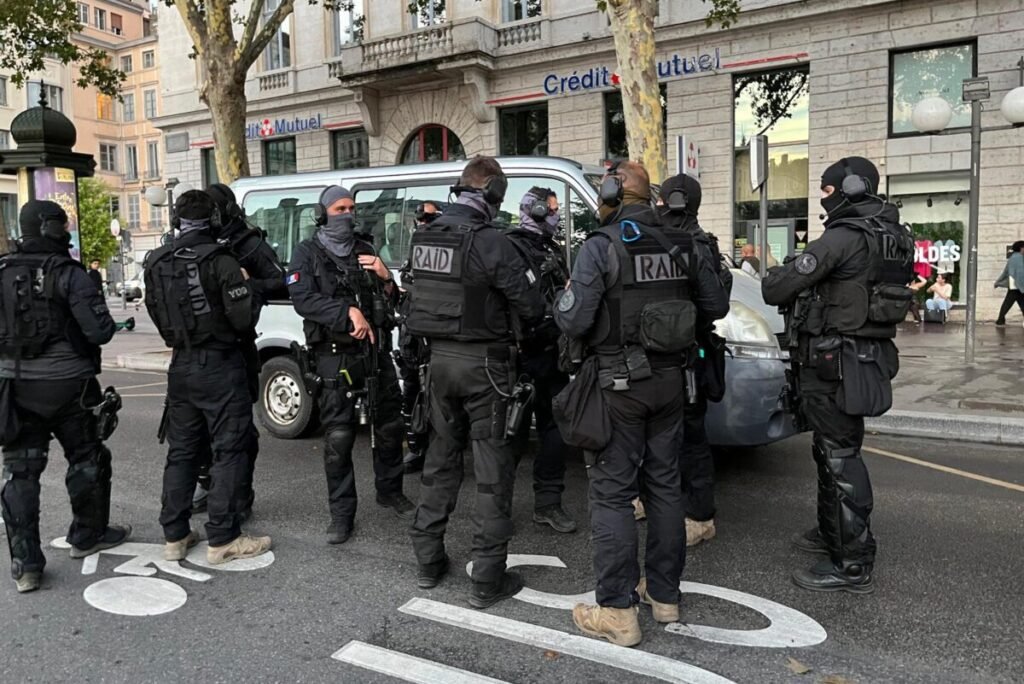 Francja: Lyon. Policjanci alarmują o narkoterroryzmie w metropolii