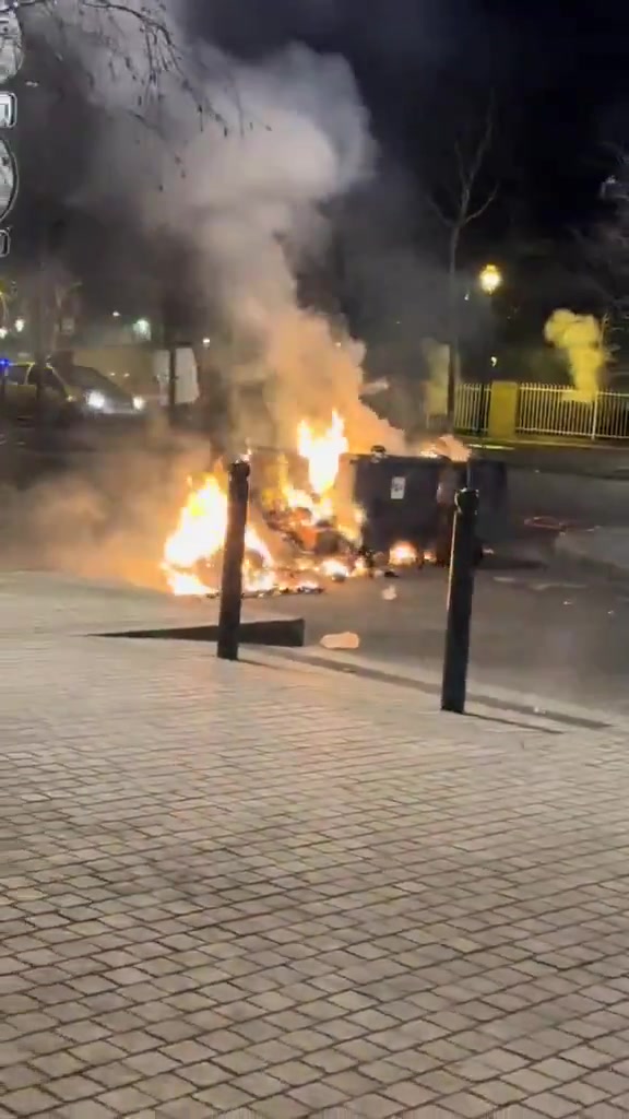 🇫🇷Francja: Mantes-la-Jolie. Nocne starcia z policją w Val-Fourré podczas ramadanu