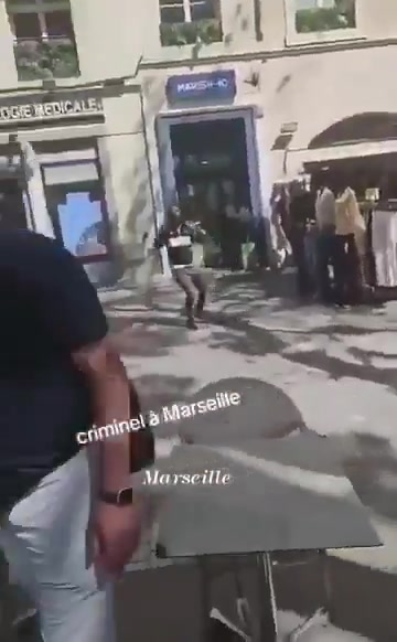 🇫🇷Francja: Marsylia. Tunezyjczyk ranił nożem kilka osób i zginął od kul policji