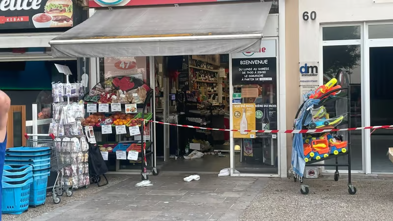 Francja: Martigues. Uzbrojony w nóż napastnik zaatakował sklep i zranił właściciela