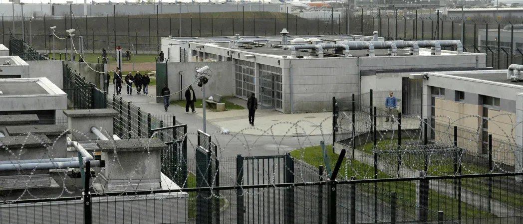 🇫🇷Francja. Minister: Algieria nie przyjmuje obywateli, 40% miejsc w CRA zajmują Algierczycy