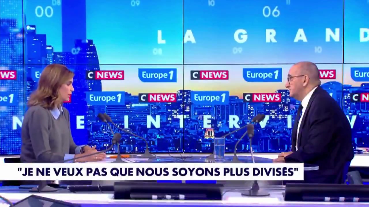 🇫🇷Francja. Minister szacuje liczbę nielegalnych imigrantów na 700 tys.