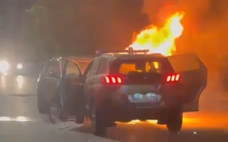 Francja: Montfermeil. Kierowca staranował radiowóz, raniąc czterech policjantów