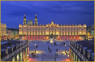 Francja: Nancy. Młody mężczyzna ugodzony nożem na placu Stanisława, jego życie j