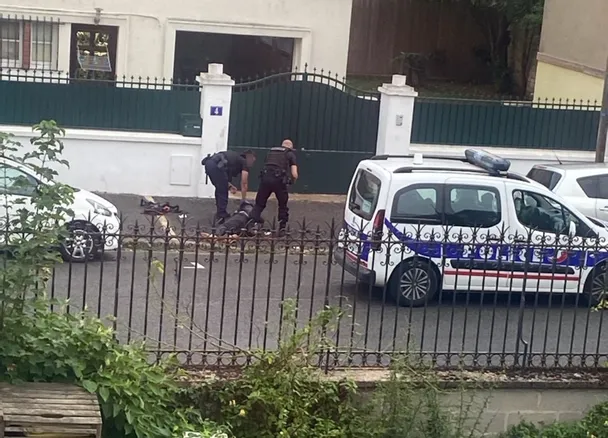 🇫🇷Francja: Nevers. Policja postrzeliła poszukiwanego napastnika grożącego bronią funkcjonariuszom