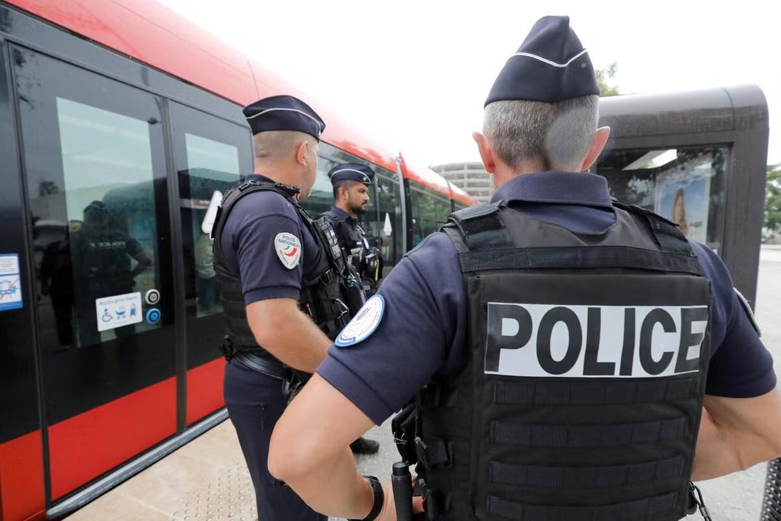 Francja: Nicea. Matka i brat zaatakowali policję przy kontroli w tramwaju