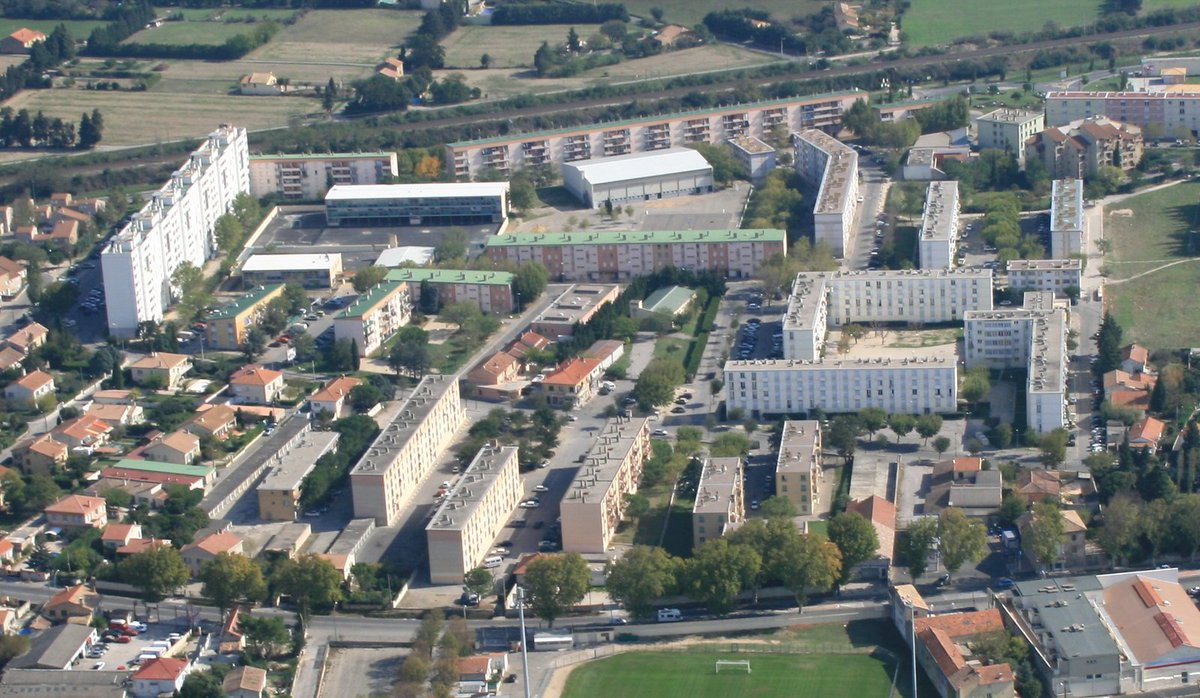 🇫🇷Francja: Orange. Prefektura zakazała rozdawania szkolnych wyprawek przez dilerów