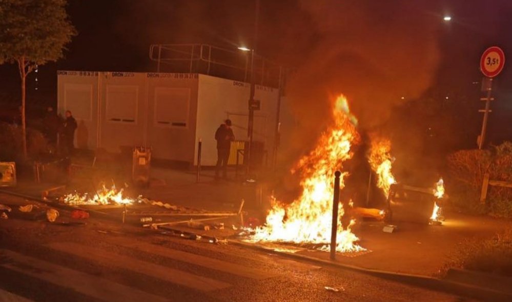 🇫🇷Francja: Pantin. Starcia z policją podczas nielegalnego nagrywania teledysku, 8 zatrzymanych